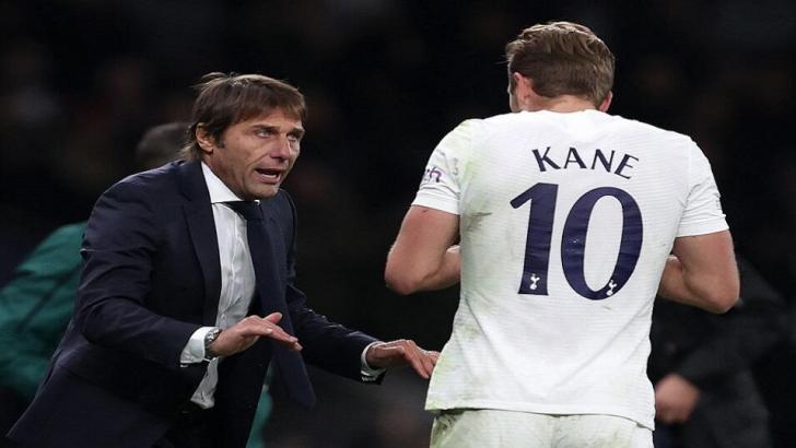 Tottenham coach Antonio Conte and striker Harry Kane 